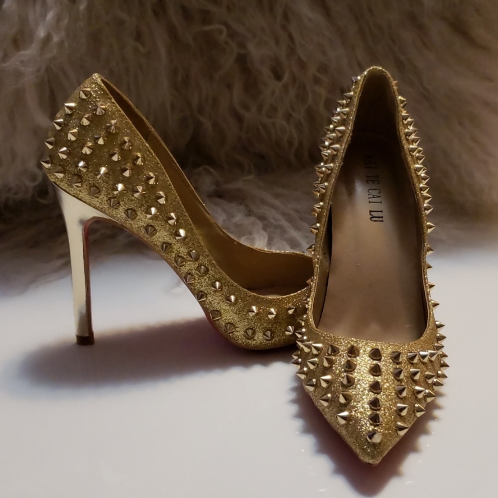 Gold spiked heels NWOT